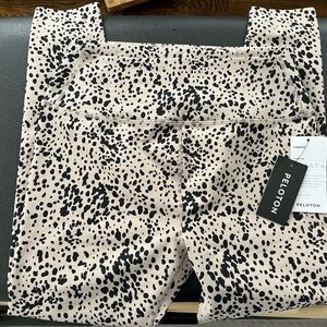 NWT Peloton high rise cadence leggings in leopard print - size large 25”
